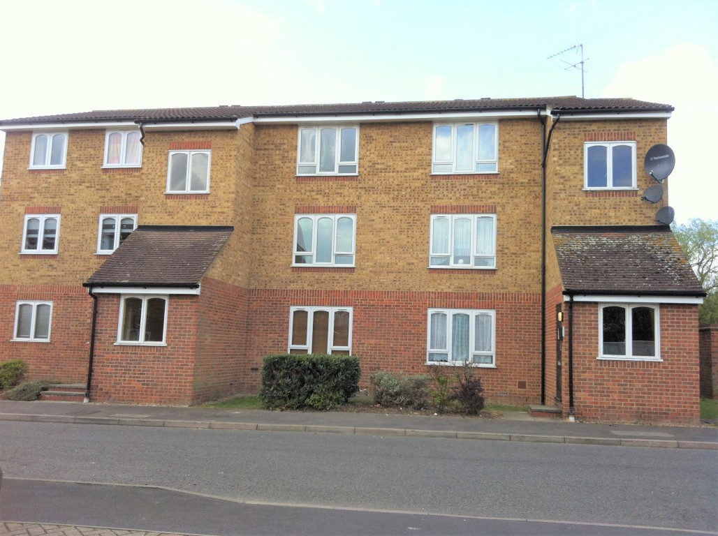 Refurbished 1 Bed Flat To Let In Romford The Online