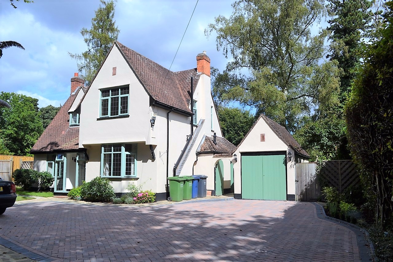 A Delightful 3 Bedroom Cottage style House To Let in Chalfont St Giles