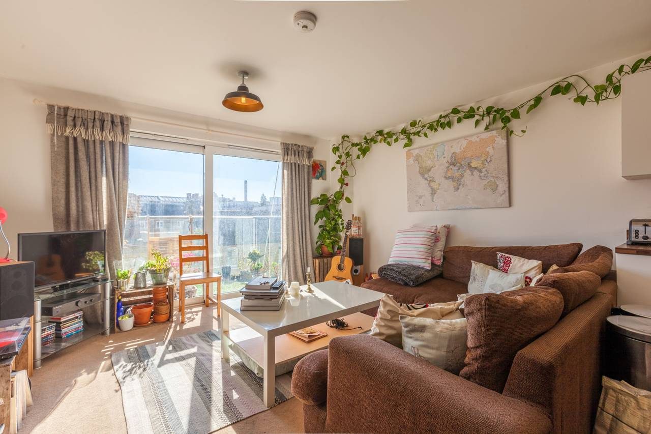 Stylish 3 Bedroom Apartment to let in the heart of Bow, London, E3