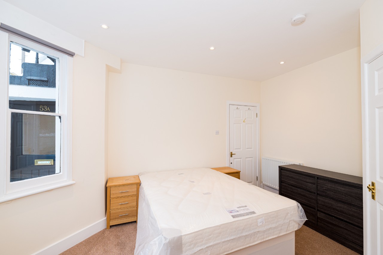 Three Double Bedroom Fully Furnished Apartment to Let in London, SW11 ...