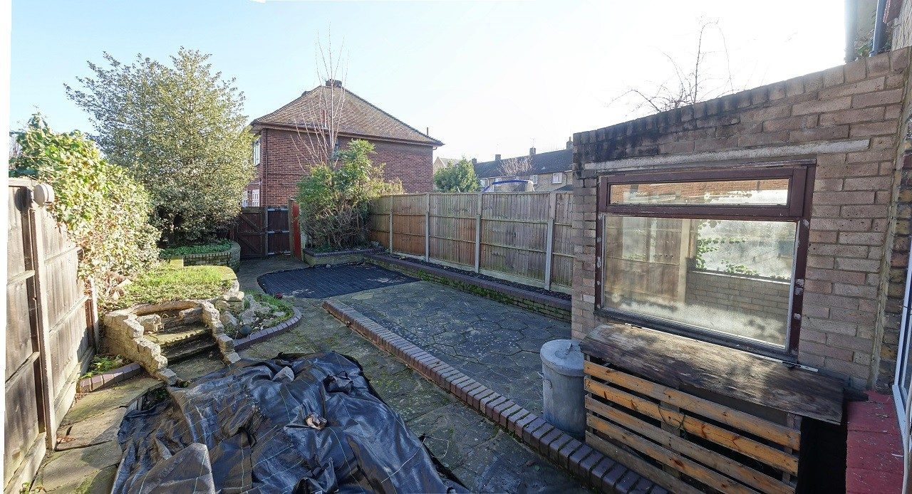 Three Bedroom House to Let in London, E16 - The Online Letting Agents Ltd