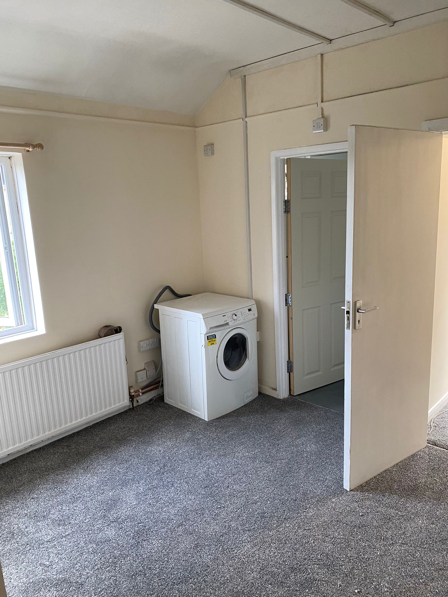 A refurbished private studio apartment to let in Walthamstow The